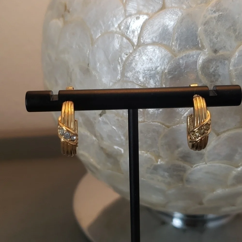 Vintage avon pin & pierced earrings set goldtone & crystals